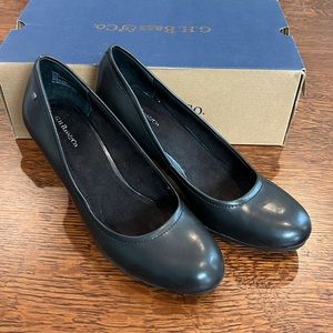 Bass - women’s size 9 shoes - excellent condition